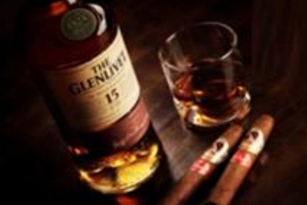 Dona Flor Seleção com Single Malte Charutos gostam de companhia